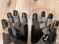 Axis glove 4.jpg